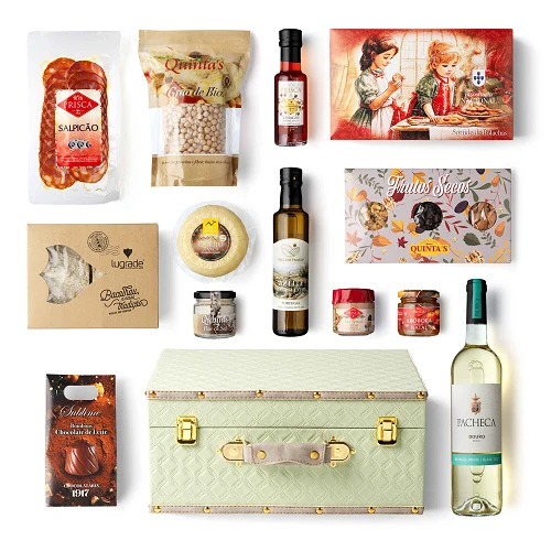 Deli Gift Hamper in a Wooden Picnic Case 13 Items