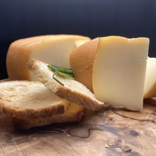 Queso Ahumado 500g aprox