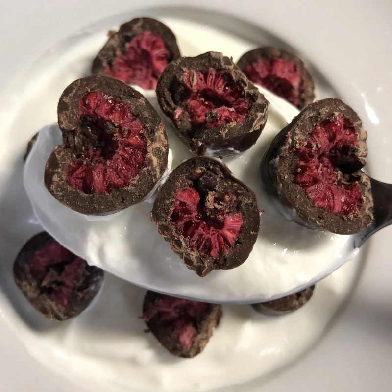 Frambuesas con chocolate negro 100g