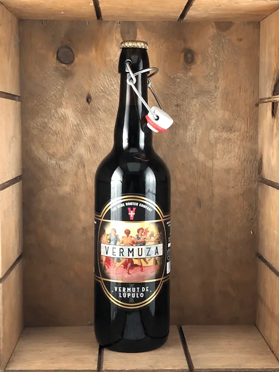 Vermut rojo macerado con lúpulo Vermuza
