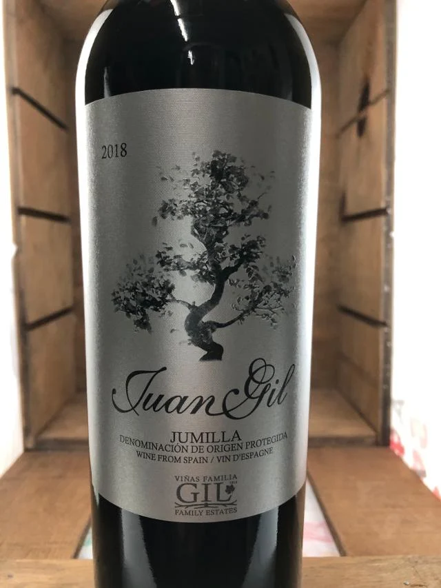 Juan Gil etiqueta plata